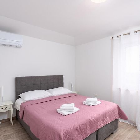 Villa Buroli With Pool, Sauna And Jacuzzi المظهر الخارجي الصورة