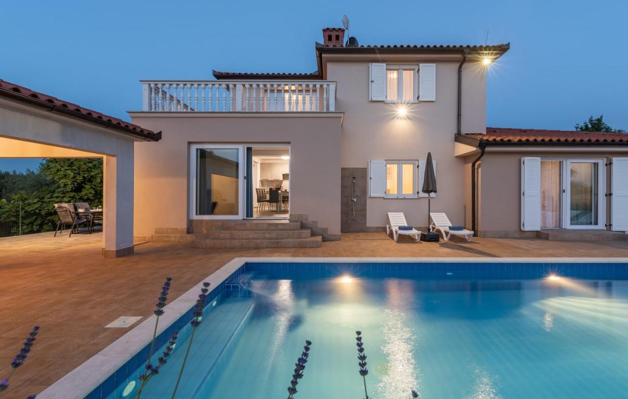 Villa Buroli With Pool, Sauna And Jacuzzi المظهر الخارجي الصورة