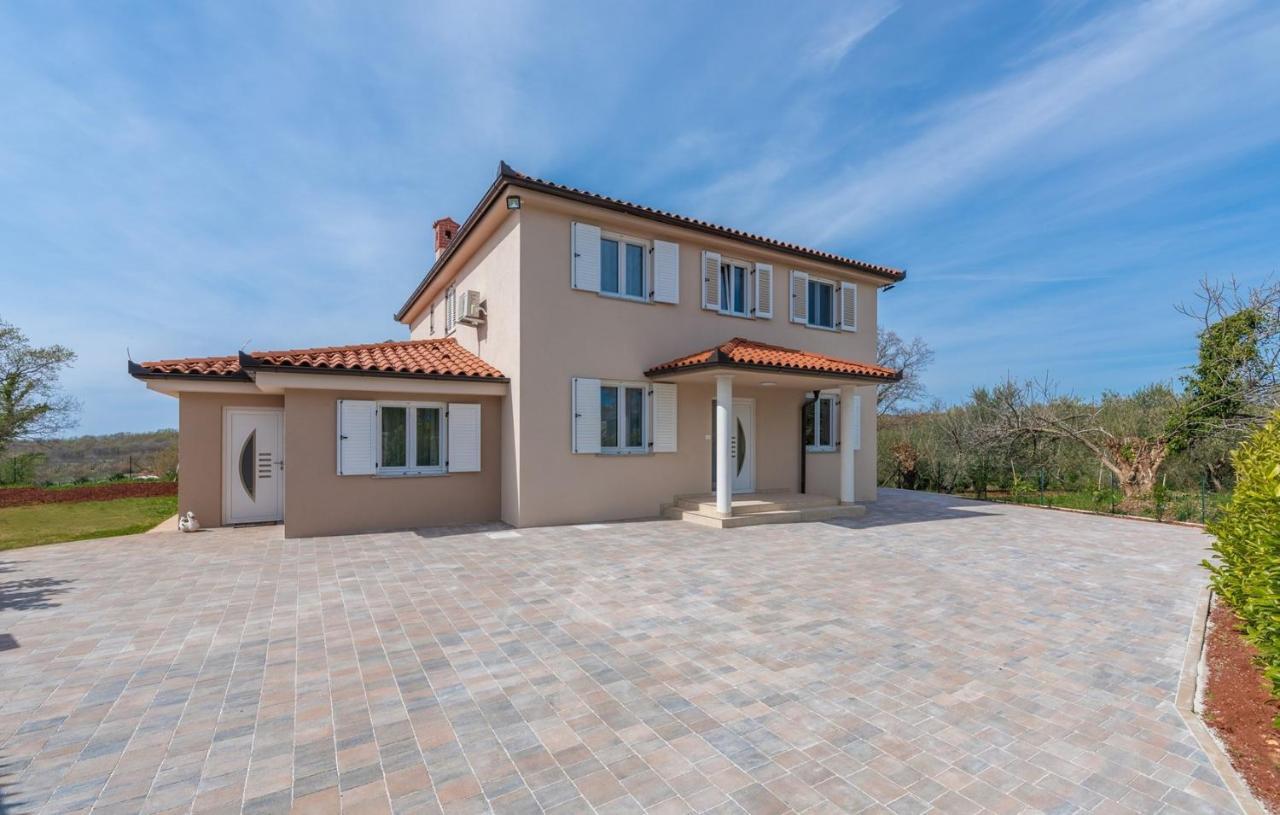 Villa Buroli With Pool, Sauna And Jacuzzi المظهر الخارجي الصورة