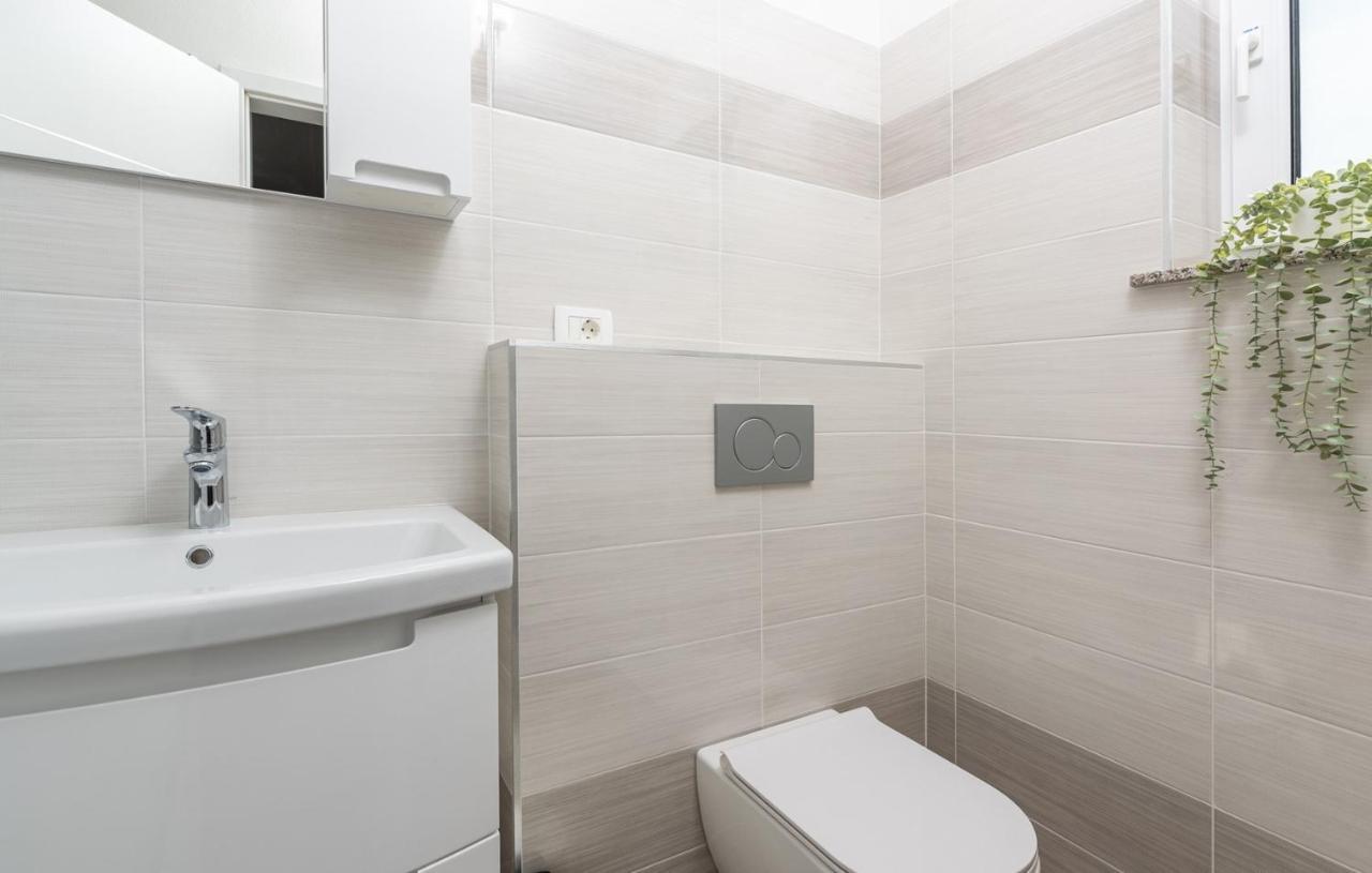Villa Buroli With Pool, Sauna And Jacuzzi المظهر الخارجي الصورة