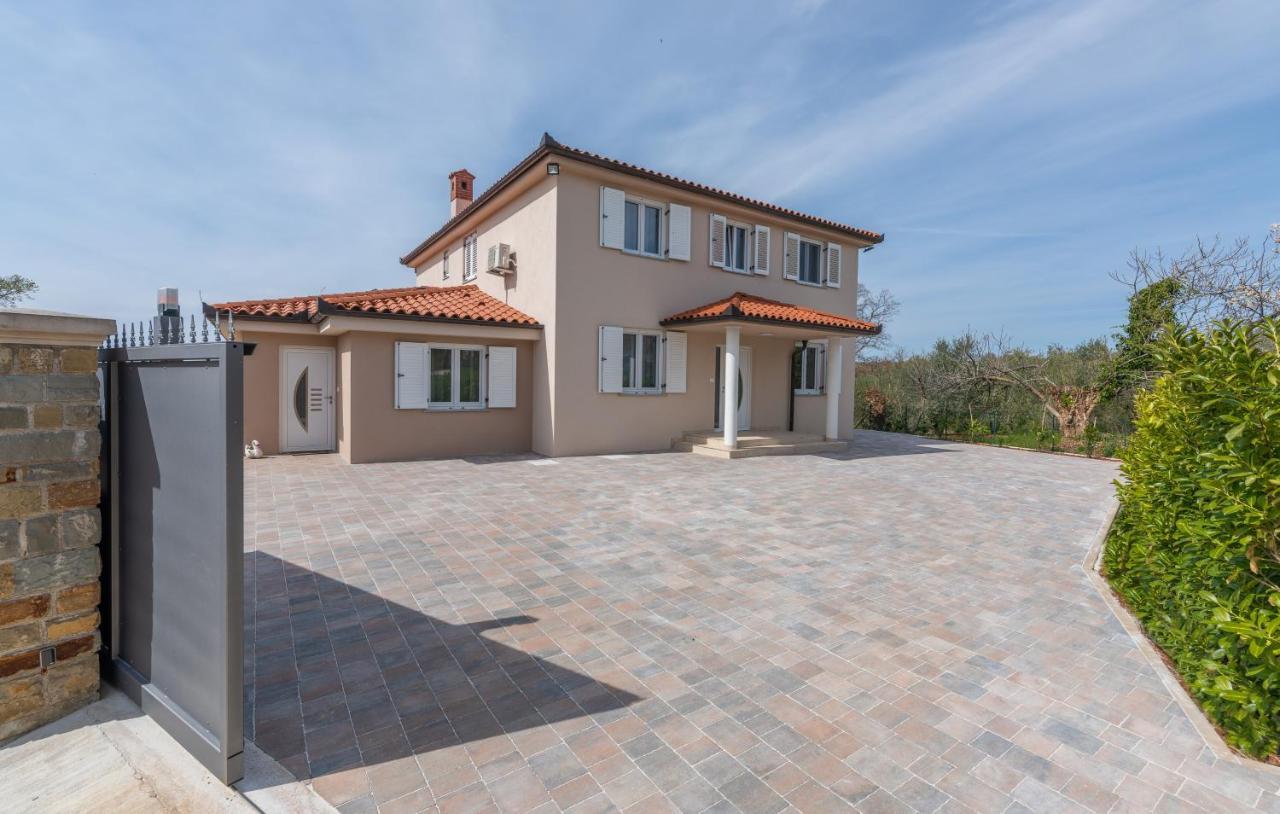 Villa Buroli With Pool, Sauna And Jacuzzi المظهر الخارجي الصورة