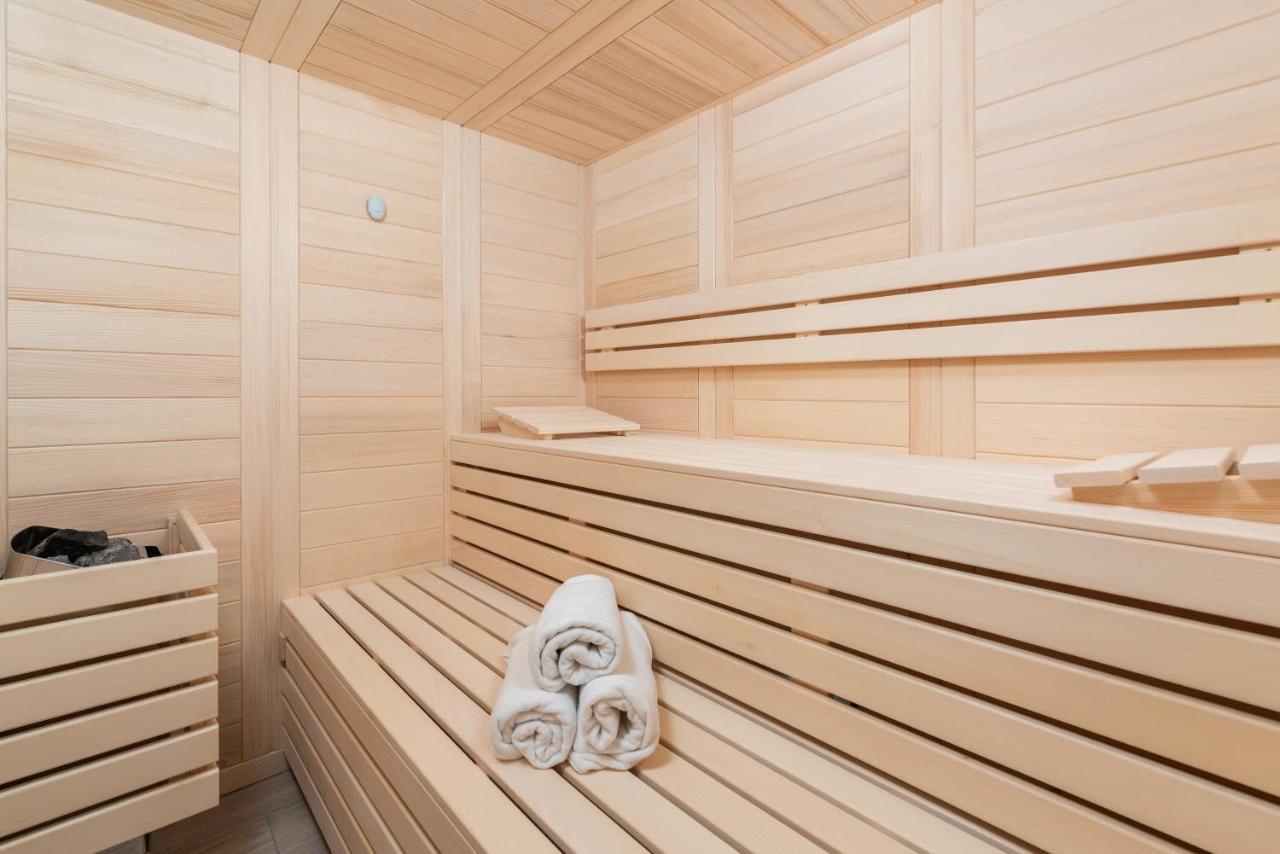 Villa Buroli With Pool, Sauna And Jacuzzi المظهر الخارجي الصورة