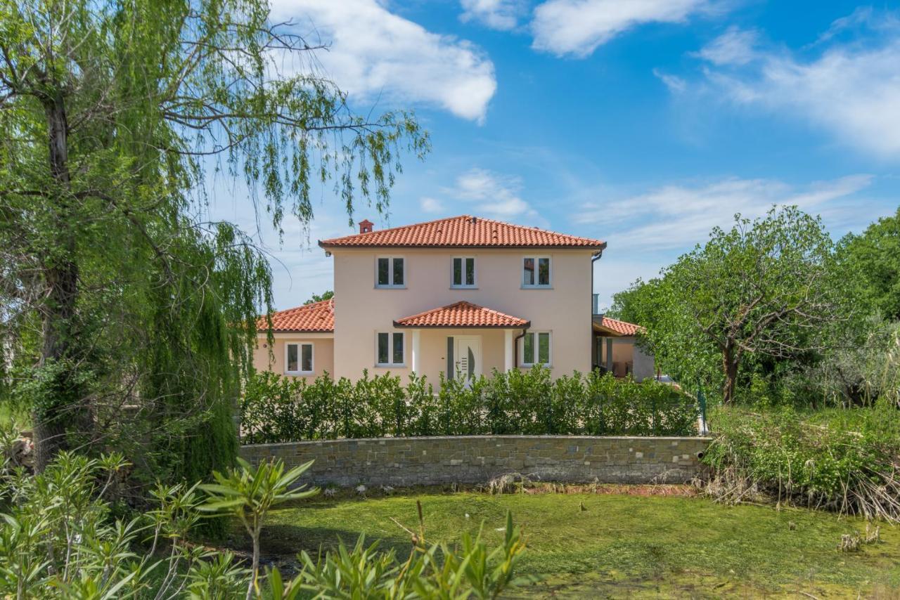 Villa Buroli With Pool, Sauna And Jacuzzi المظهر الخارجي الصورة