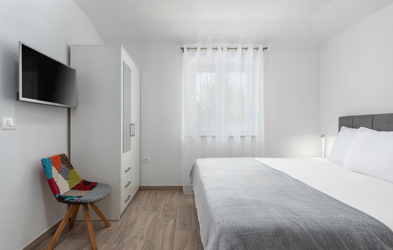 Villa Buroli With Pool, Sauna And Jacuzzi المظهر الخارجي الصورة