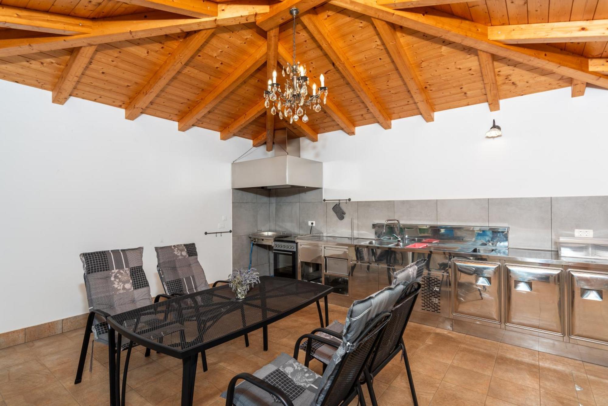 Villa Buroli With Pool, Sauna And Jacuzzi المظهر الخارجي الصورة