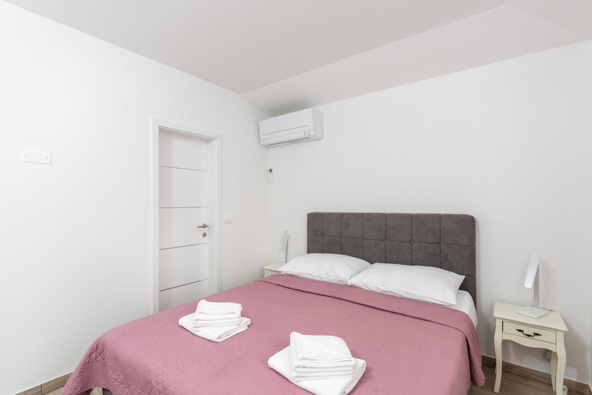 Villa Buroli With Pool, Sauna And Jacuzzi المظهر الخارجي الصورة