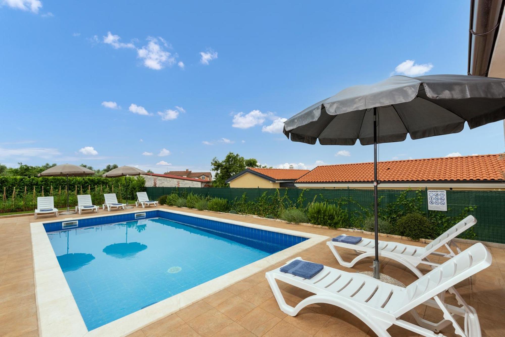 Villa Buroli With Pool, Sauna And Jacuzzi المظهر الخارجي الصورة