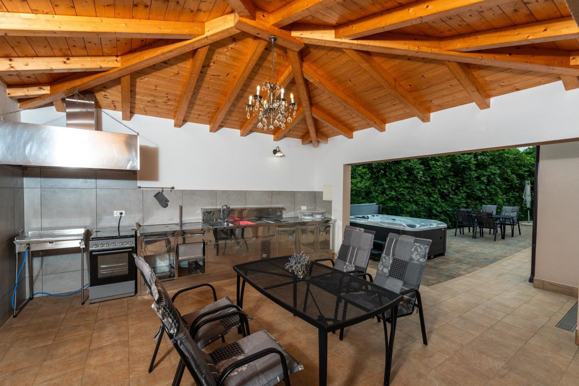 Villa Buroli With Pool, Sauna And Jacuzzi المظهر الخارجي الصورة
