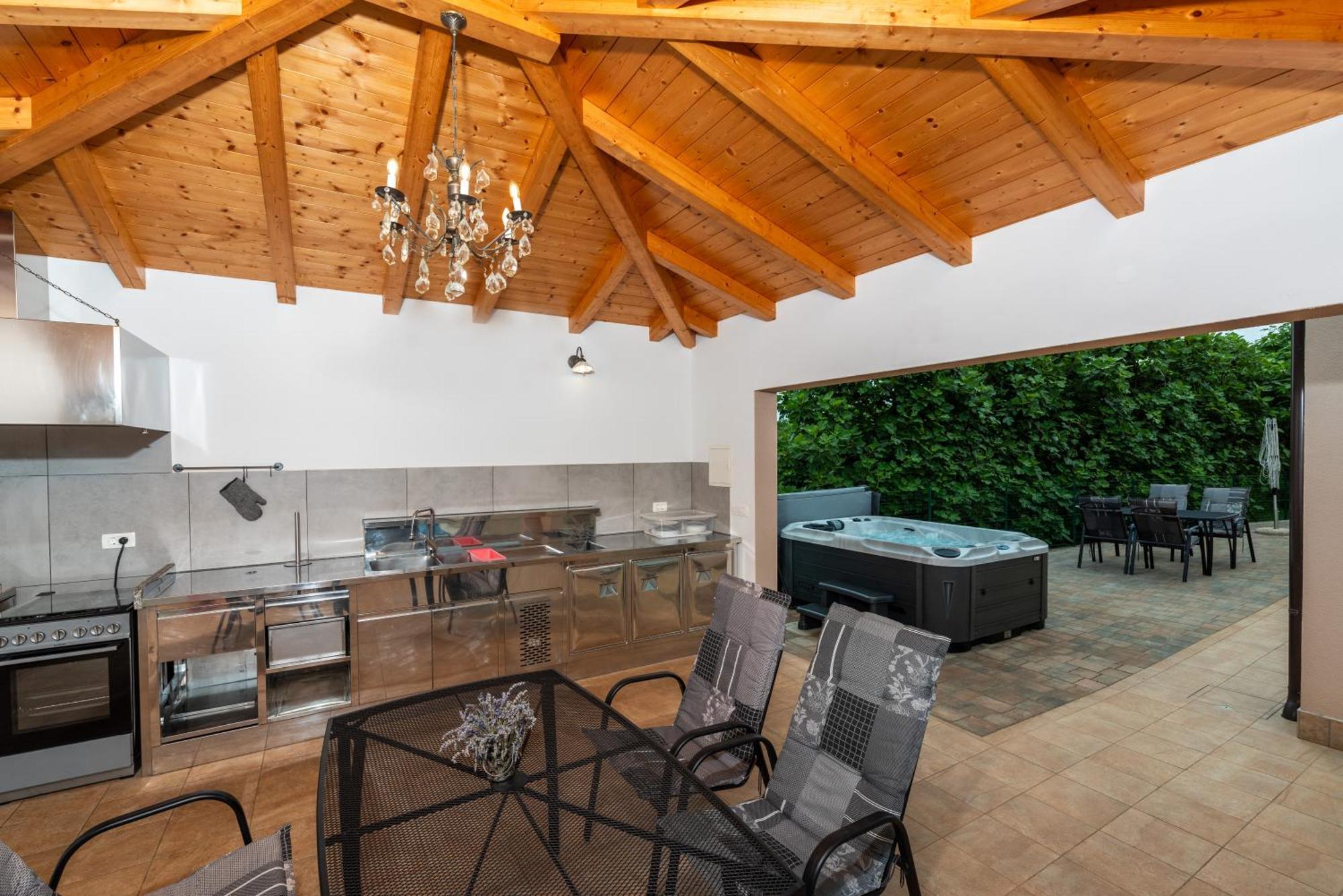 Villa Buroli With Pool, Sauna And Jacuzzi المظهر الخارجي الصورة